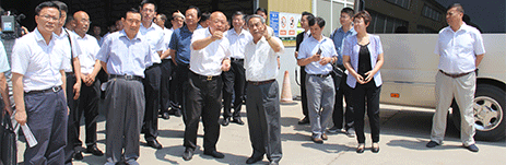 全國政協(xié)常委、經(jīng)濟(jì)委員會(huì)副主任陳錫文同志及省市領(lǐng)導(dǎo)前往吉林德翔物流有限公司參觀調(diào)研